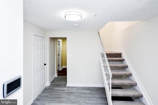 Foto del edificio - 5908 Grenfell Loop