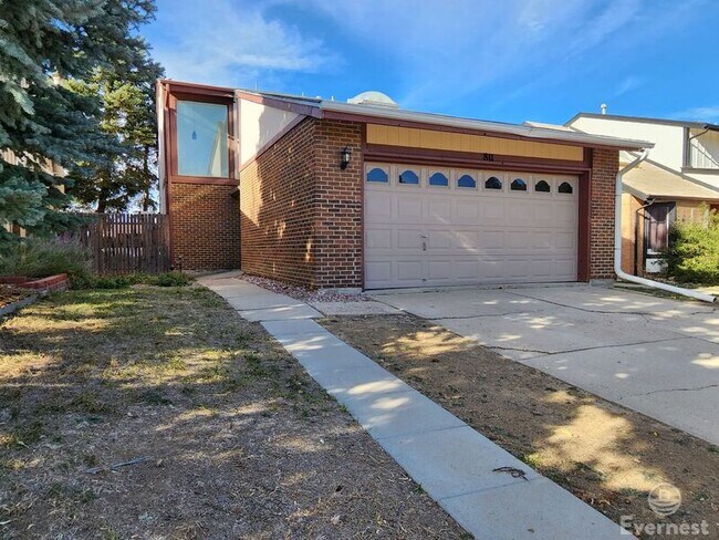 Building Photo - 811 S Rifle Way