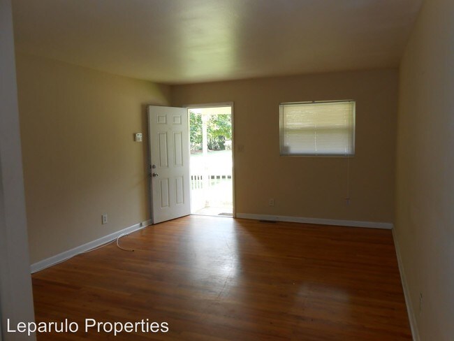 Building Photo - 1606 Airport Dr