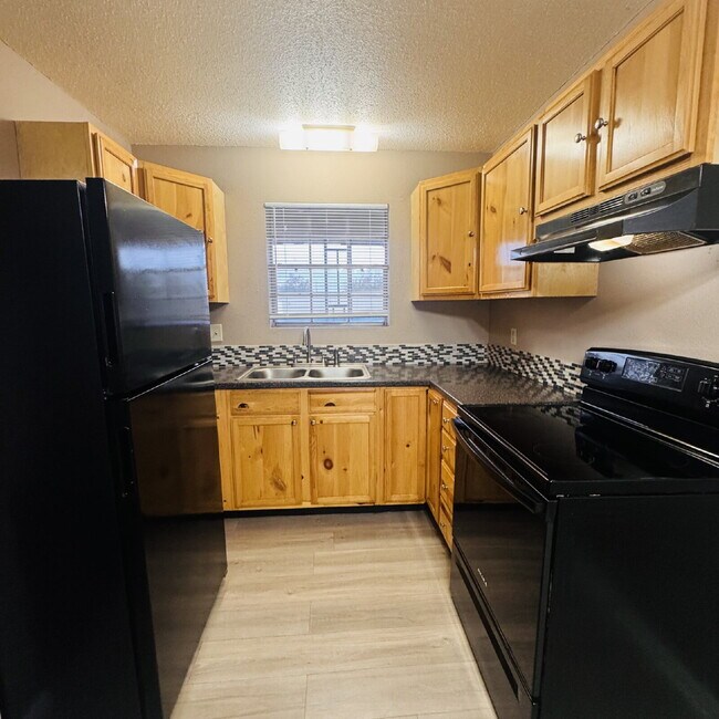 Foto del edificio - Welcome home to Chateau Royale Apartment Homes in Orange, TX!