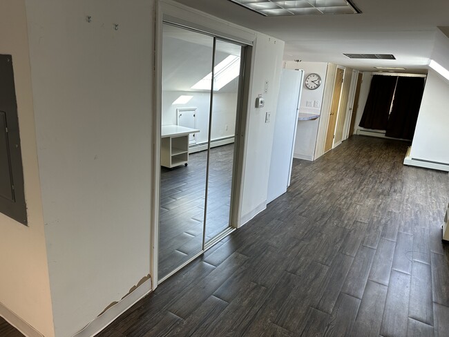 Foto del edificio - 823 Anderson Ave