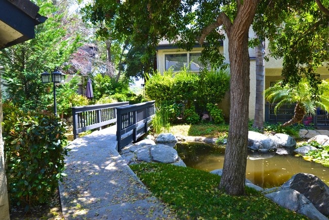 Building Photo - 5714 Skyview Way