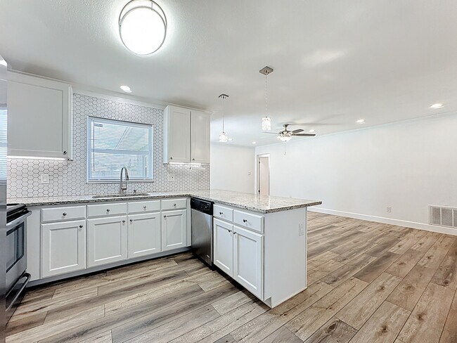 Foto del edificio - 3149 Nicholson Dr