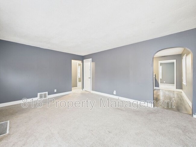 Building Photo - 7424 Bellefontaine Ave