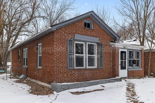 Building Photo - 10139 Royal Dr