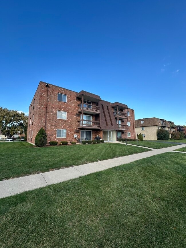 Building Photo - 5728 W 128th St