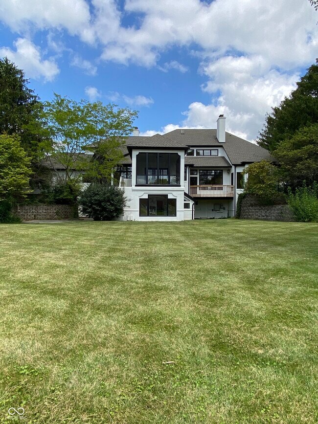 Foto del edificio - 729 Mayfair Ln
