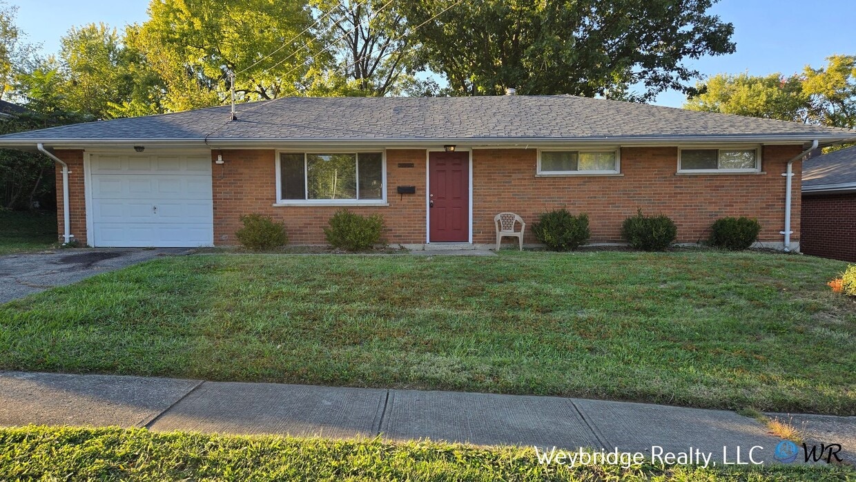 Primary Photo - Beautiful 3 Bedroom 2 Full Bath Home Locat...