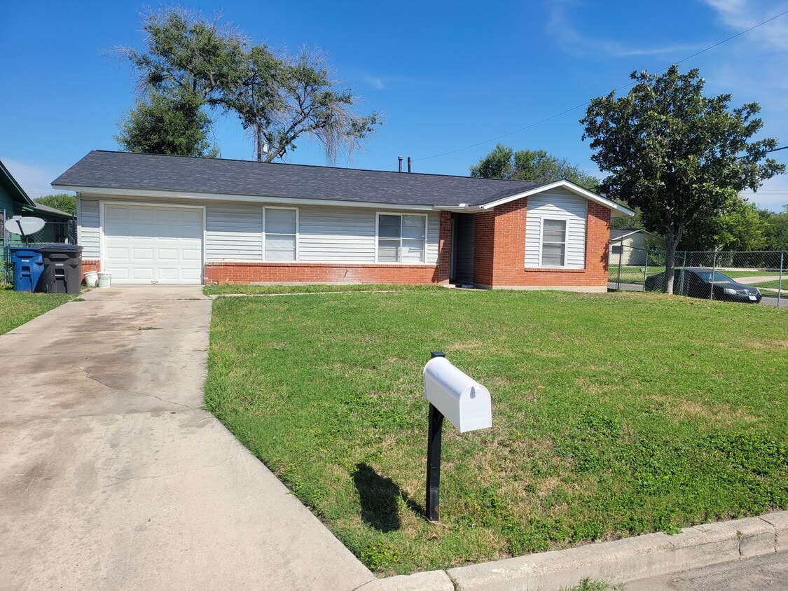 Primary Photo - 4731 Belinda Lee St