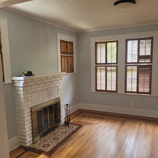 Duralog fireplace - 3812 Walsh St