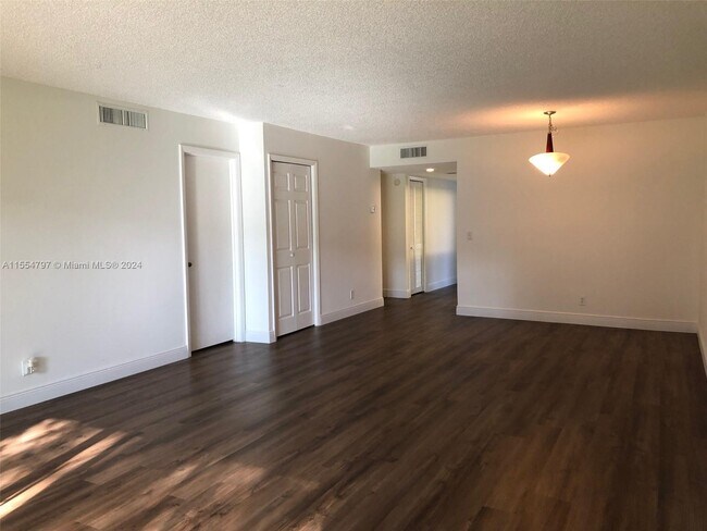 Building Photo - 16531 Blatt Blvd