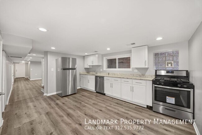 Building Photo - 3817 N Sawyer Ave