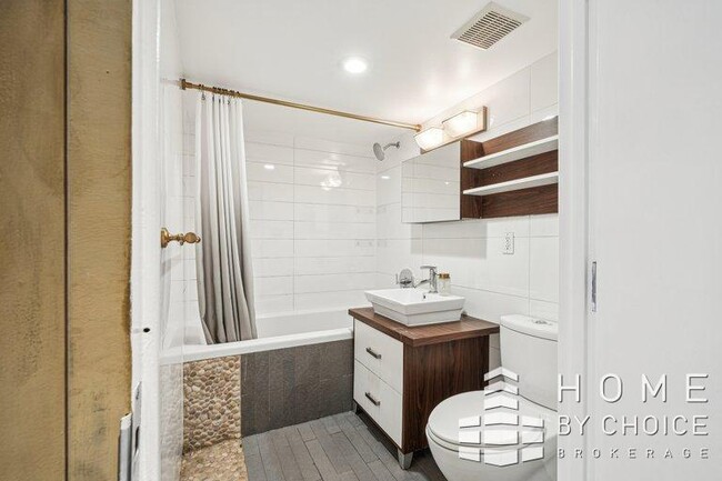 Foto del edificio - 1 bedroom in Brooklyn NY 11211