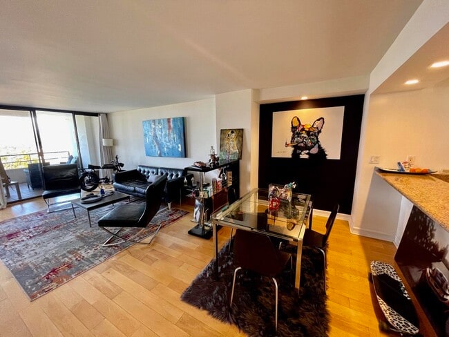Building Photo - 4265 Marina City Dr