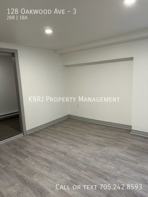 Photo du bâtiment - Two Bedroom Basement Apartment