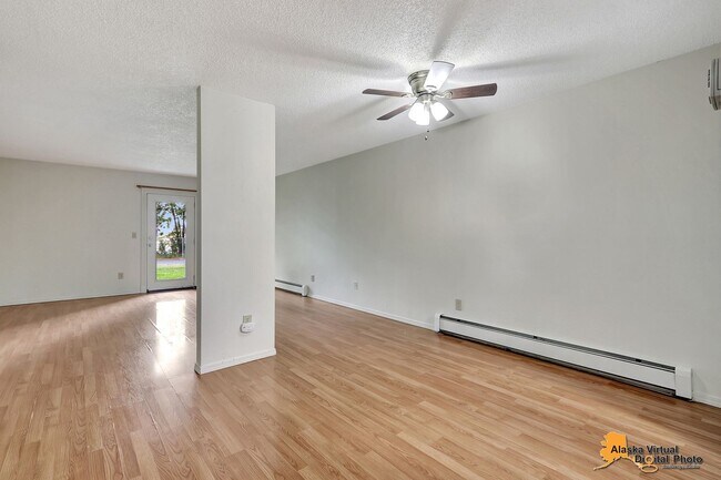 Building Photo - 4640 Reka Dr