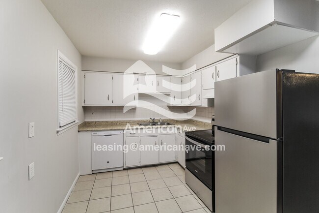 Foto del edificio - 1629 Emerson Ave