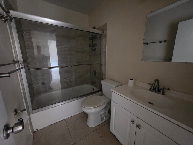 Foto del edificio - 4485 Barna Ave