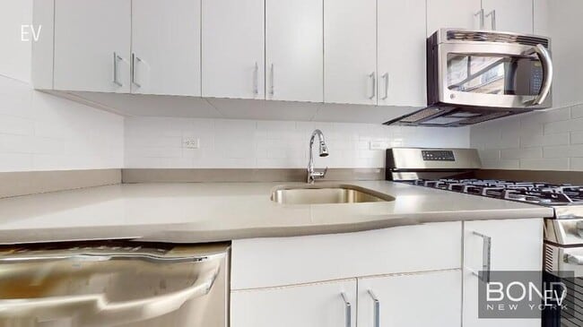 20 Fifth Ave-6D - 20 Fifth Ave-6D Apartment