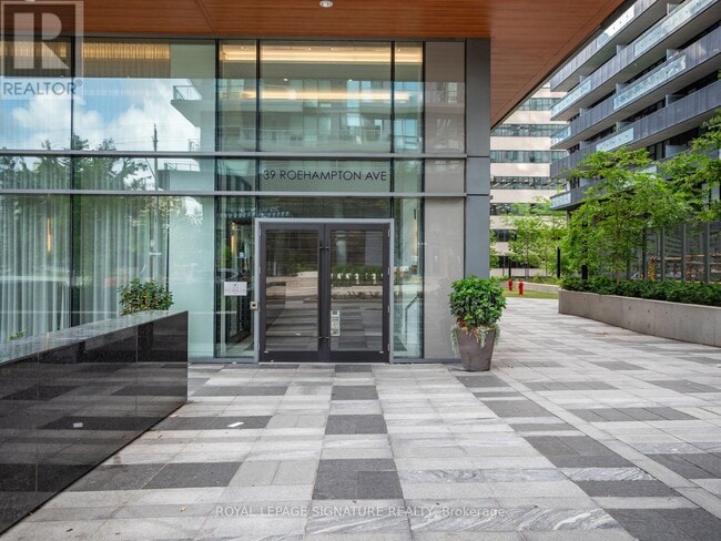 Building Photo - 39-1139 Roehampton Ave