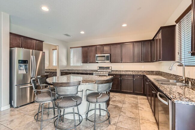 Foto del edificio - Dont Miss This Gorgeous 4 bed 3 bath plus Loft!