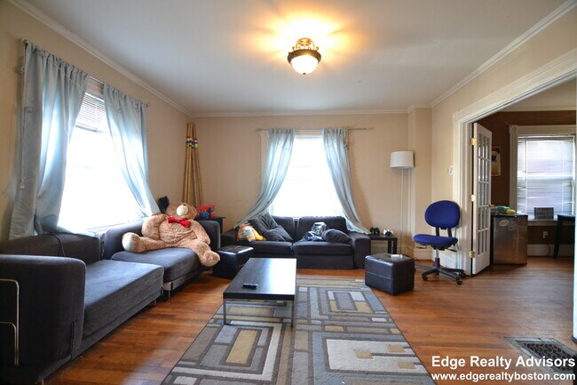 Building Photo - 63 Arlington St