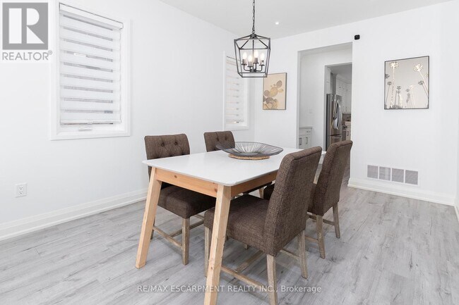 Photo du bâtiment - 388 Klein Cir