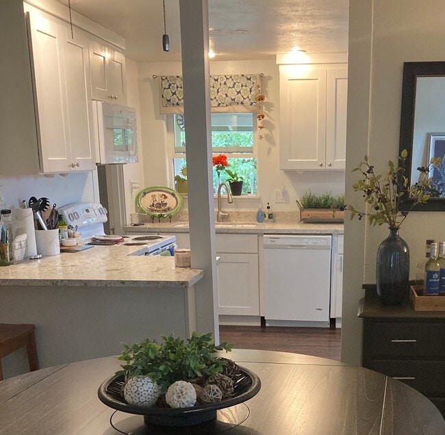 Photo - Fully Furnished Cottage in Camas Available for 7 Months! House