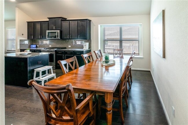 Foto del edificio - 219 Prato Pl