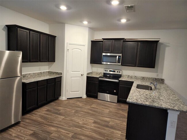 Building Photo - 18412 Speculator Ln