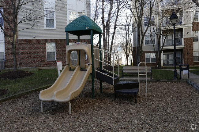 Building Photo - High Pointe at Jefferson Park