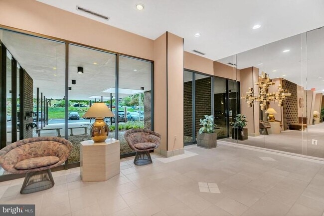 Foto del edificio - 250 S Reynolds St