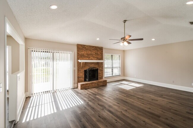 Foto del edificio - 8930 Irongate Dr