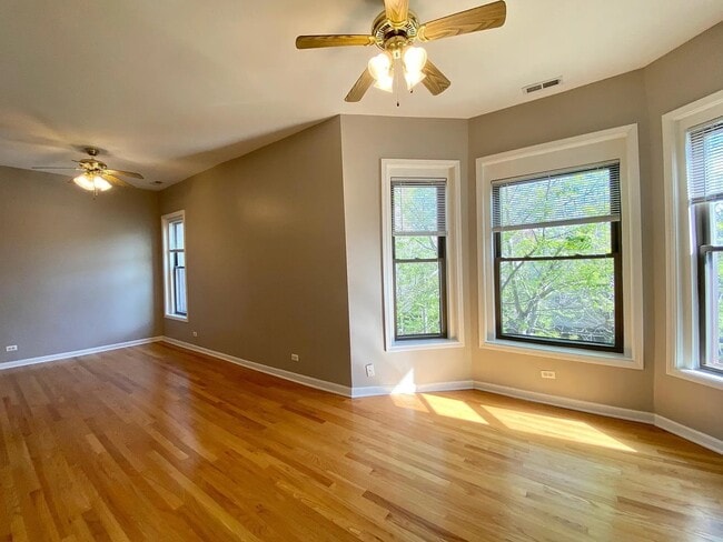 Foto del edificio - 1024 W Leland Ave