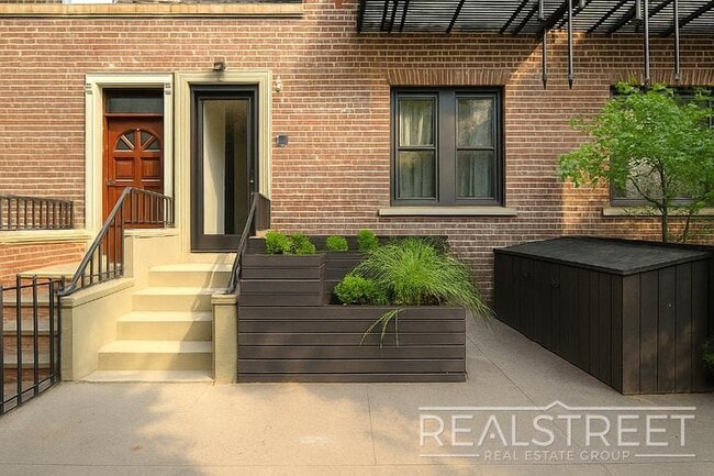 Building Photo - Stunning 1 Bed Near Prospect Park