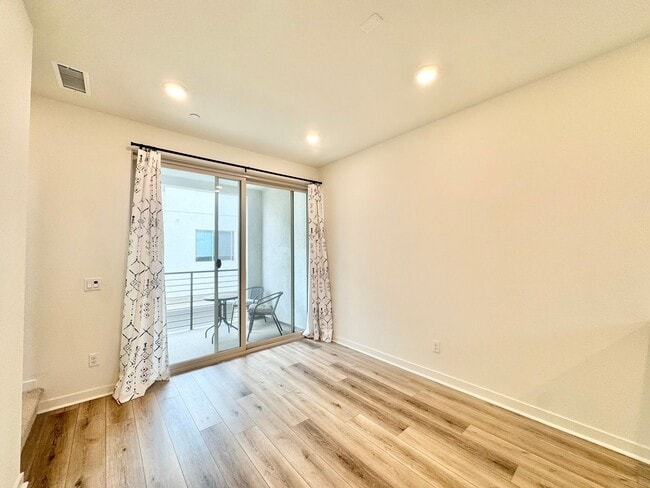 Foto del edificio - Beautiful 1Bd/1.5Ba with mini loft Availab...