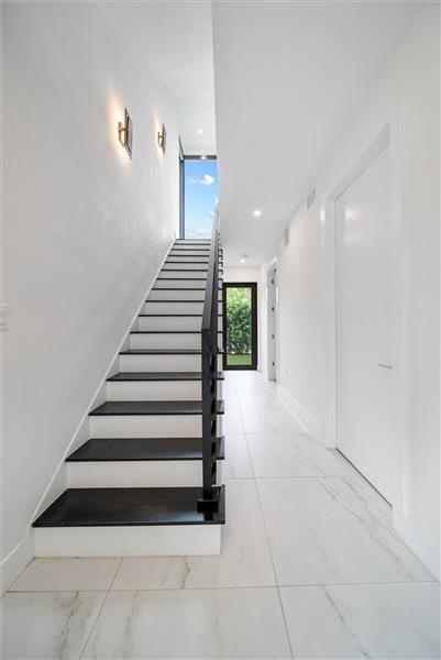 Foto del edificio - 1054 N Victoria Park Rd