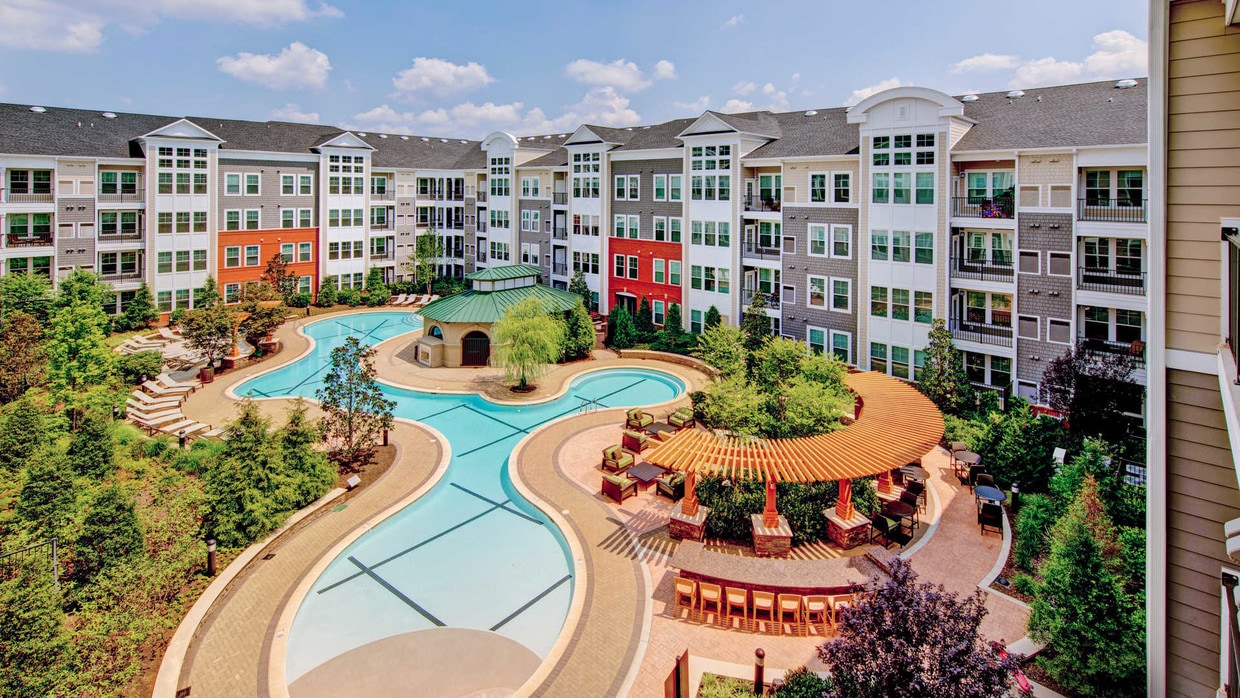 Apartamentos Gaithersburg Station con piscina estilo laguna - Gaithersburg Station