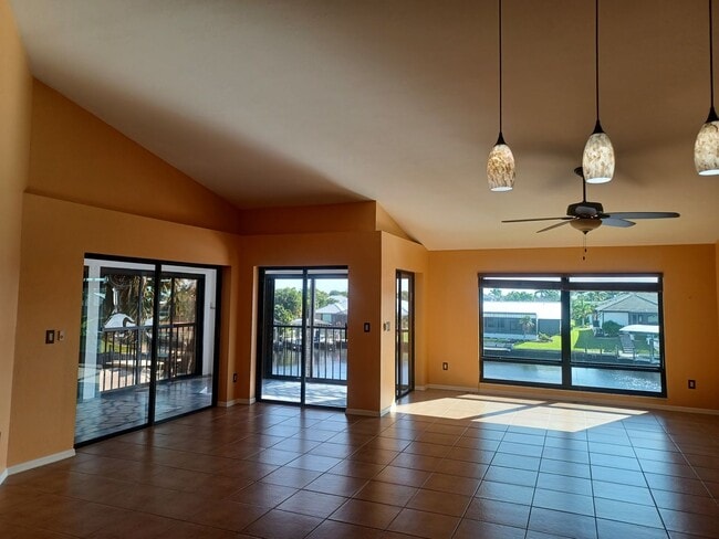 Building Photo - 5515 SW 12th Ave