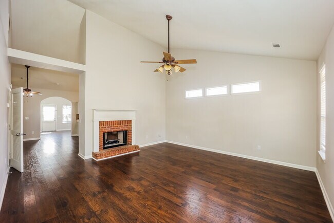 Foto del edificio - 609 Brookwater Dr