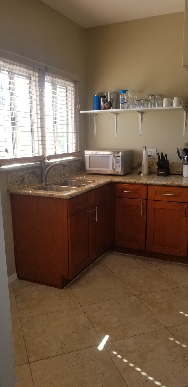 Kitchen - 2117 S Palm Grove Ave