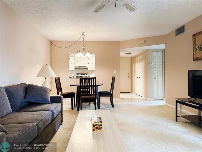 Foto principal - 251 S Cypress Rd