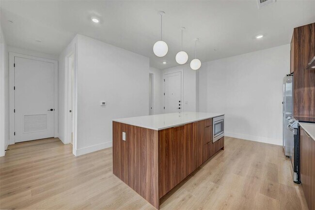 Foto del edificio - 1701 Simond Ave