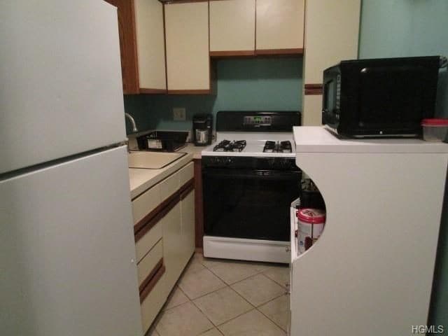 Building Photo - 5 Brevoort Dr