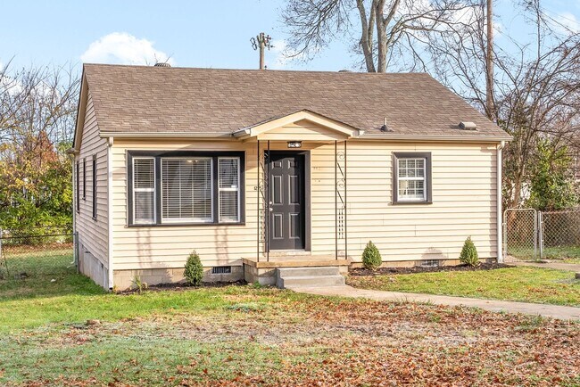 Building Photo - Renovated 3 Bedroom Home For Rent Near Downtown Clarksville