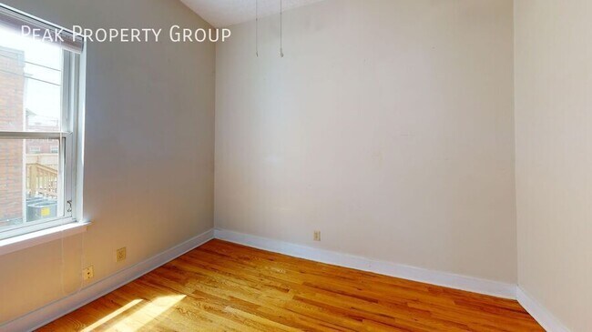 Foto del edificio - 1369 Summit St