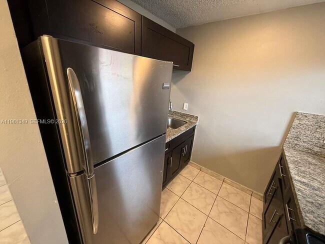 Building Photo - 2721 NW 23rd Ct