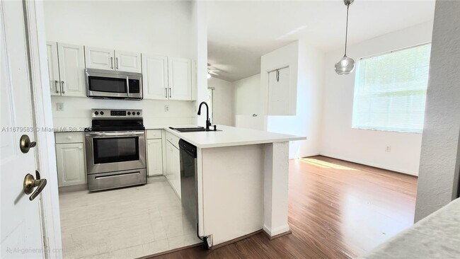 Foto del edificio - 18723 SW 27th St