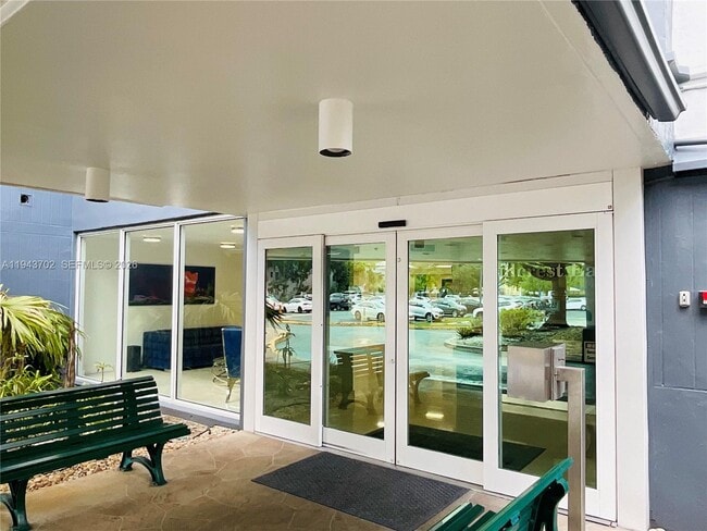 Foto del edificio - 919 Hillcrest Dr