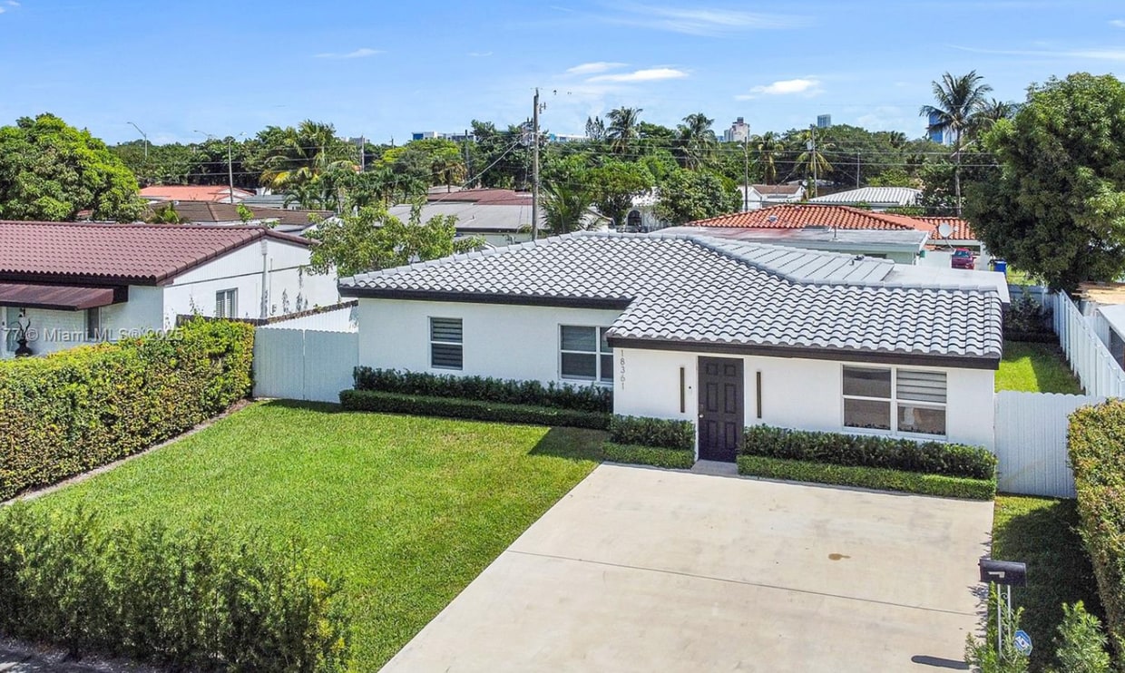 Foto principal - 18361 NE 20th Pl